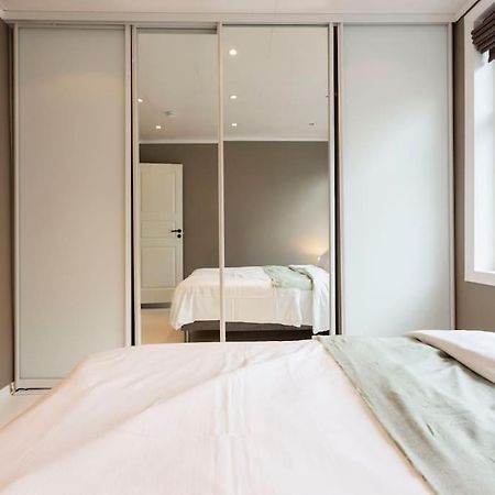 New! Modern Top Floor Apartment In Historic Area! Берген Екстериор снимка