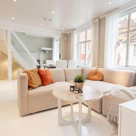 New! Modern Top Floor Apartment In Historic Area! Берген Екстериор снимка